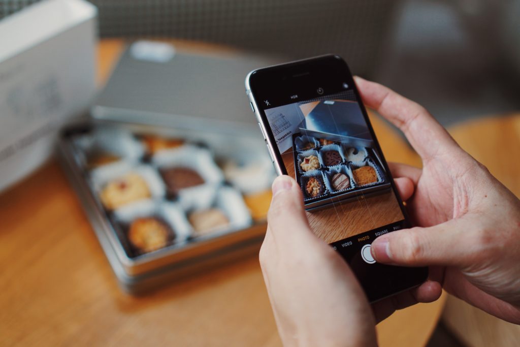 Tracking food intake via food photos
