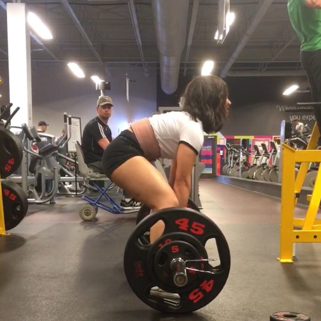 Maria deadlifting wrong